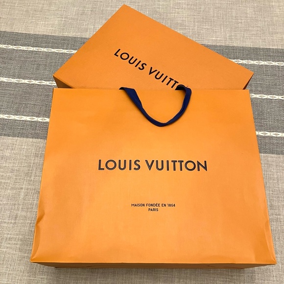 Authentic Louis Vuitton magnetic flap-lid box (14.5”x10.25”x5”) and shopping bag - Picture 2 of 15